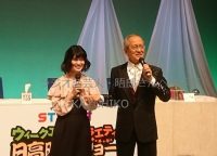 日高晤郎さんと、アシスタントの東李苑さん