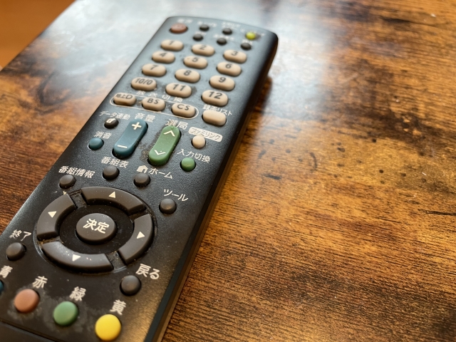 テレビのリモコン