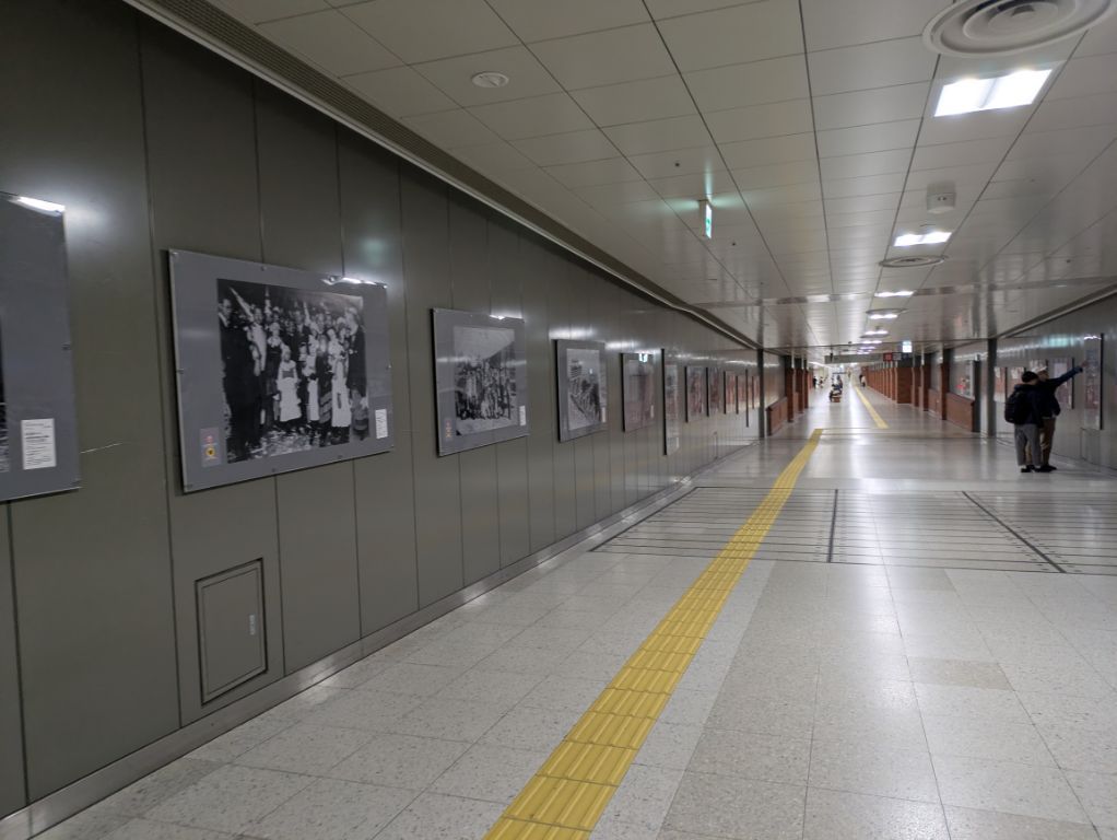 北一条さっぽろ歴史写真館の地下道